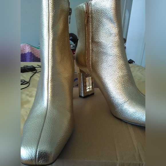 BNWOT GOLD HEELED BADASS BOOTS Ladies BY KATIE PERRY AMAZING HEEL SZ. 9.5 🔥🔥🔥 - Picture 5 of 9